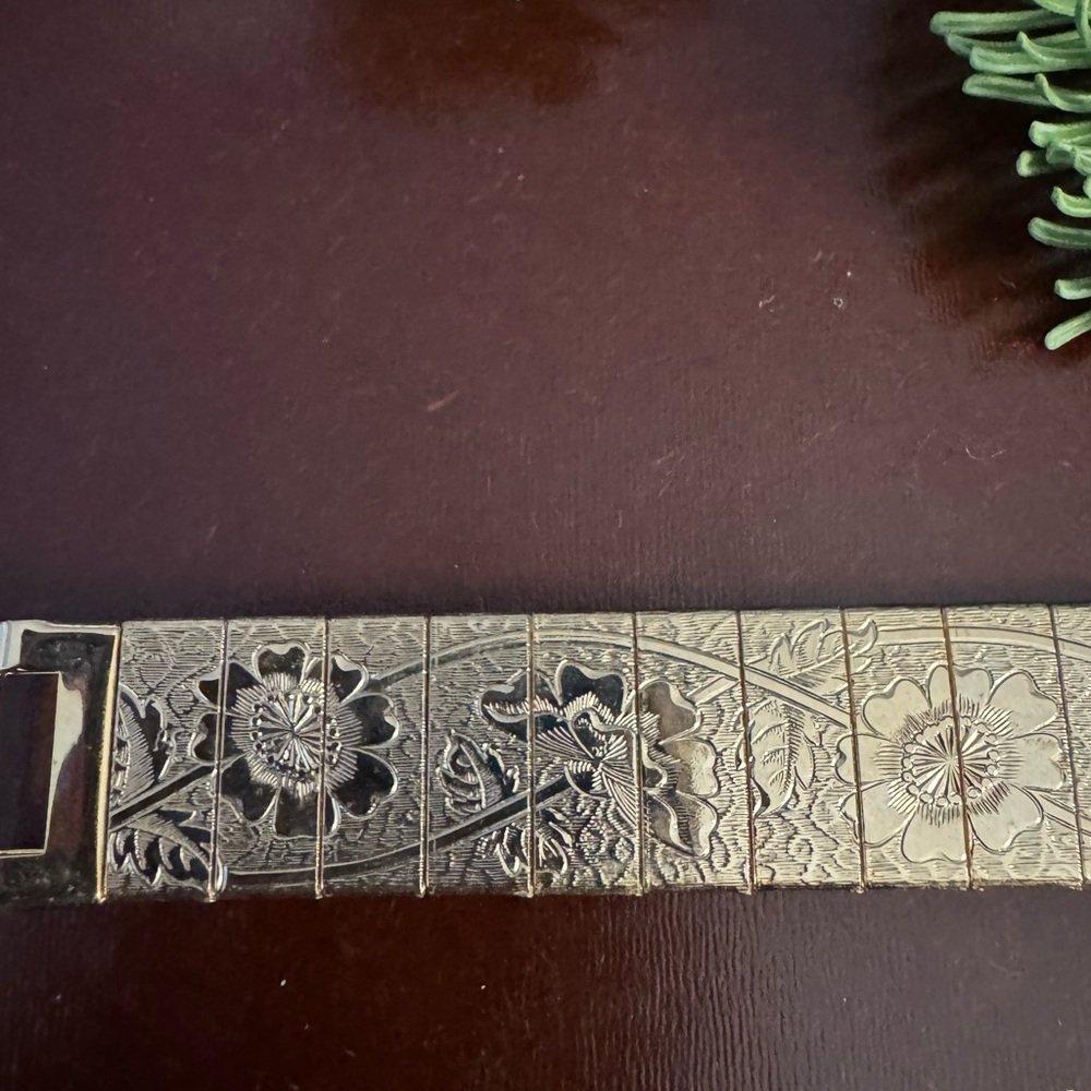 Source Unknown Gold and Silver Floral Bracelet - Picture 2 of 4